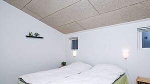 4 bedrooms, cots/infant beds - Luxurious Holiday Home in Hals With Sauna (Hals)