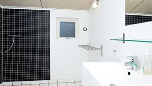 Bathroom - Luxurious Holiday Home in Hals With Sauna (Hals)