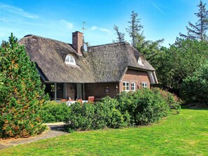 Exterior - 8 Person Holiday Home in Blavand (Blavand)