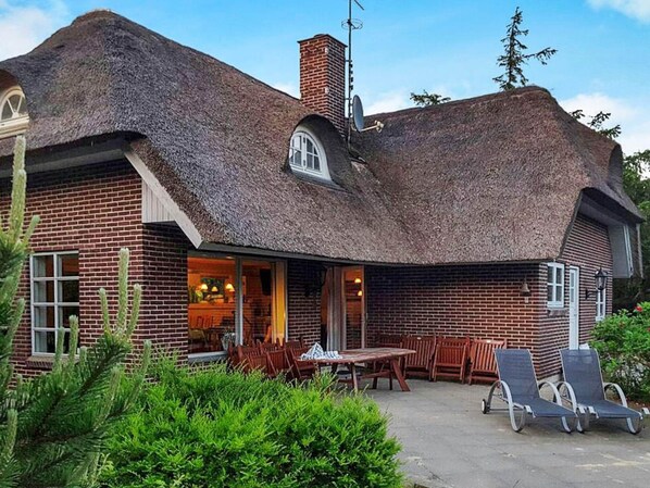 Exterior - 8 Person Holiday Home in Blavand (Blavand)