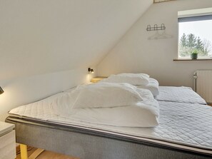 2 bedrooms, cribs/infant beds