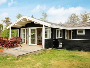 Exterior - Comfortable Holiday Home in Ålbæk With Barbecue (Jerup)