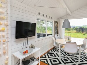 3 bedrooms, cots/infant beds - Comfortable Holiday Home in Ålbæk With Barbecue (Jerup)