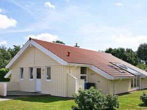 A single-story building with a pitched roof, a front porch, and a small attached garage. - Holiday Home in Otterndorf (Otterndorf)