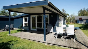 Outdoor dining - Splendid Holiday Home in Ålbæk With Roofed Terrace (Aalbaek)