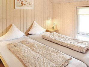 3 bedrooms, cots/infant beds - Restful Holiday Home in Ringkøbing With Whirlpool (Ringkobing)
