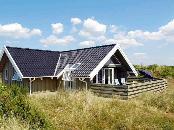 Exterior - Restful Holiday Home in Ringkøbing With Whirlpool (Ringkobing)
