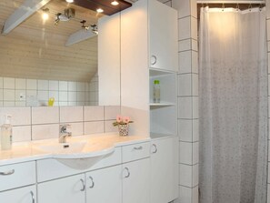 Bathroom - Restful Holiday Home in Ringkøbing With Whirlpool (Ringkobing)