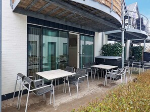 House | Outdoor dining