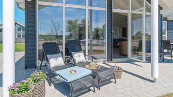 House | Terrace/patio