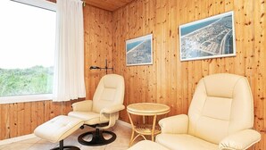 3 makuuhuonetta, vauvansängyt, yksilöllisesti kalustettu