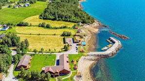 An aerial view of a coastal area with houses, a beach, and a rocky shoreline. - Holiday Home in EidsvÃ¥g (Molde)