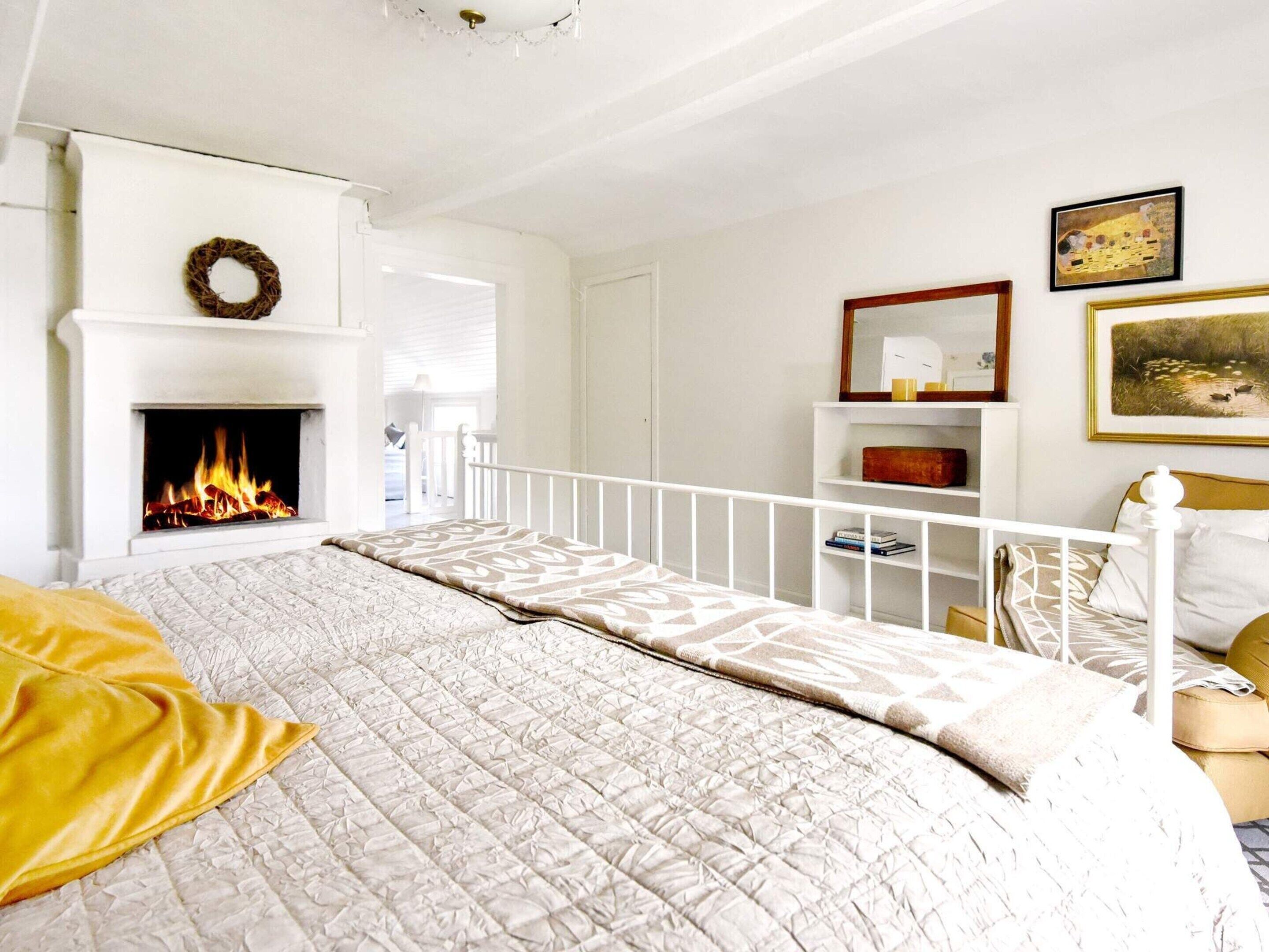 6 عدّة غرف نوم وطراز فريد لكل وحدة وملاءات أسرّة