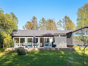Exterior - Rustic Holiday Home in Fårevejle near Beach (Faarevejle)