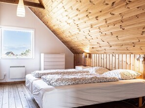 5 bedrooms, individually furnished, cribs/infant beds
