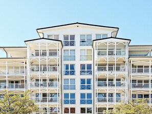 A multi-story hotel with balconies and a central entrance. - Holiday Home in Grossenbrode (Grossenbrode)