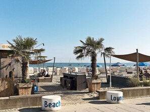 A beachside lounge area with seating and a view of the sea. - Holiday Home in Grossenbrode (Grossenbrode)