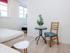 13 bedrooms, cribs/infant beds
