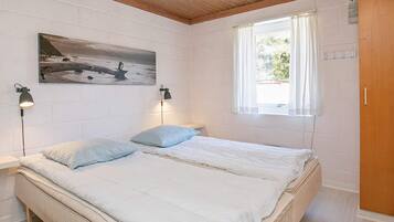 3 bedrooms, individually furnished, cots/infant beds