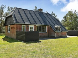 Exterior - Spacious Holiday Home in Henne With Terrace (Henne)