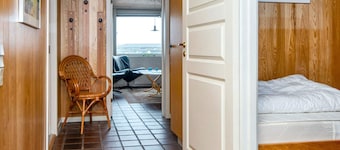 Waterfront Holiday Home in Henne near Sea