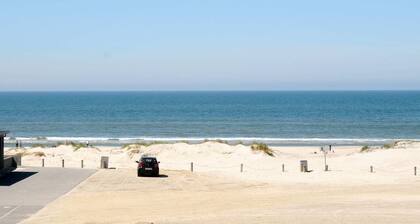 Waterfront Holiday Home in Henne near Sea