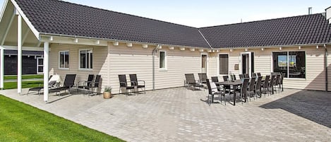 House | Outdoor dining