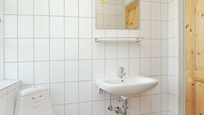 Bathroom - Fantastic Holiday Home in Blåvand With Sauna (Blavand)