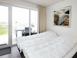 2 bedrooms, bed sheets