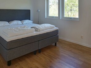 2 Schlafzimmer, individuell eingerichtet