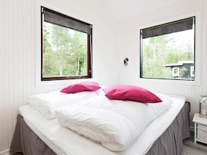 3 bedrooms, cribs/infant beds