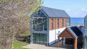 House | Water view