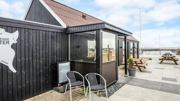 House | Outdoor dining