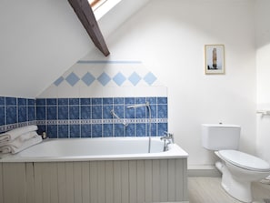 House | Bathroom | Combined shower/tub, towels - Picturesque Holiday Home in Etretat With Garden (Etretat)