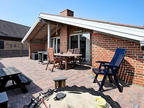 Balcony - Vintage Holiday Home in Henne With Sauna (Henne)