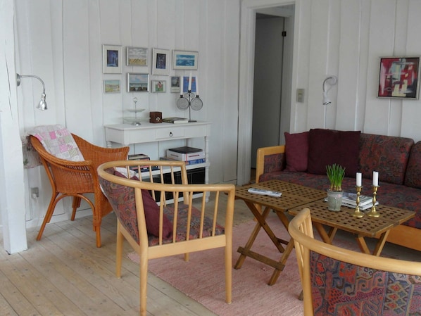 House | Living room | DVD player