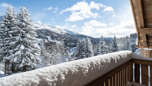 Balcony - Secluded Chalet in Salzburg With Sauna (Sankt Michael im Lungau)