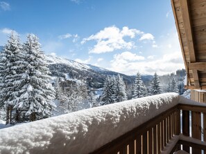 Balcony - Secluded Chalet in Salzburg With Sauna (Sankt Michael im Lungau)