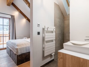 Chalet | Bathroom | Shower, towels - Secluded Chalet in Salzburg With Sauna (Sankt Michael im Lungau)