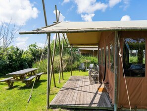 Balcony - Unique, Comfortable Tent Houses on a Small Holiday Park a 5 Minute Walk From the sea (Callantsoog)