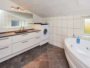 Bathroom - Luxurious Holiday Home in Hovborg With a Scenic View (Hovborg)