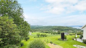 House | Water view - Holiday Home in tau (Strand)