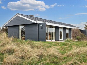 House | Exterior - Cozy Holiday Home in Lokken near Coast (Lokken)