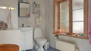 Bathroom - 6 Person Holiday Home in Blomstermala (Blomstermåla)