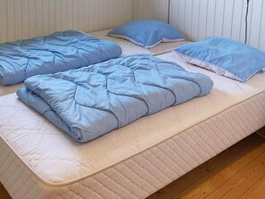 3 bedrooms, cribs/infant beds