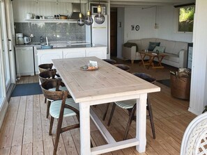 Fridge, microwave, dishwasher, coffee/tea maker