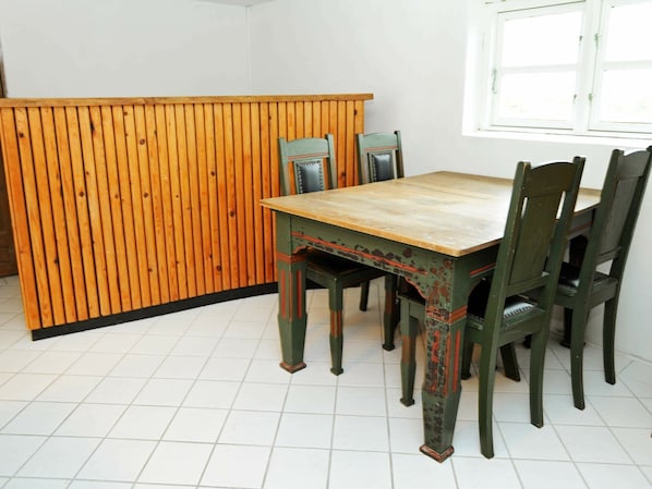 Fridge, microwave, dishwasher, coffee/tea maker