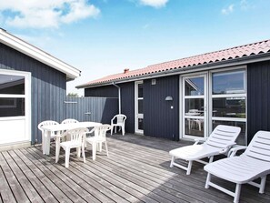 House | Outdoor dining - 8 Person Holiday Home in Lokken (Lokken)