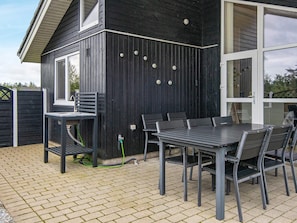 Outdoor dining - Quaint Holiday Home in Hemmet Jutland With Indoor Whirlpool (Hemmet)