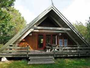 Exterior - Quaint Holiday Home in Laeso Denmark near Beach (Læsø)